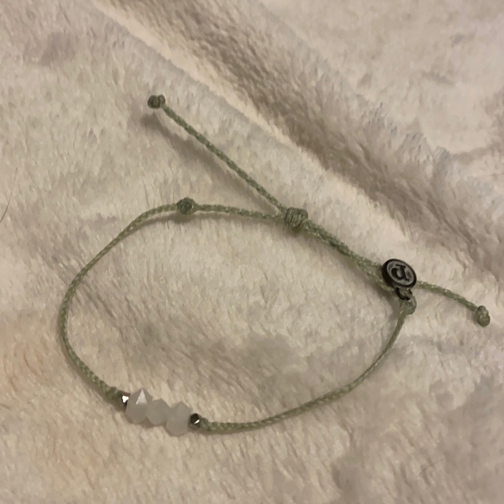 Puravida mint colored bracelet with opaque beads
